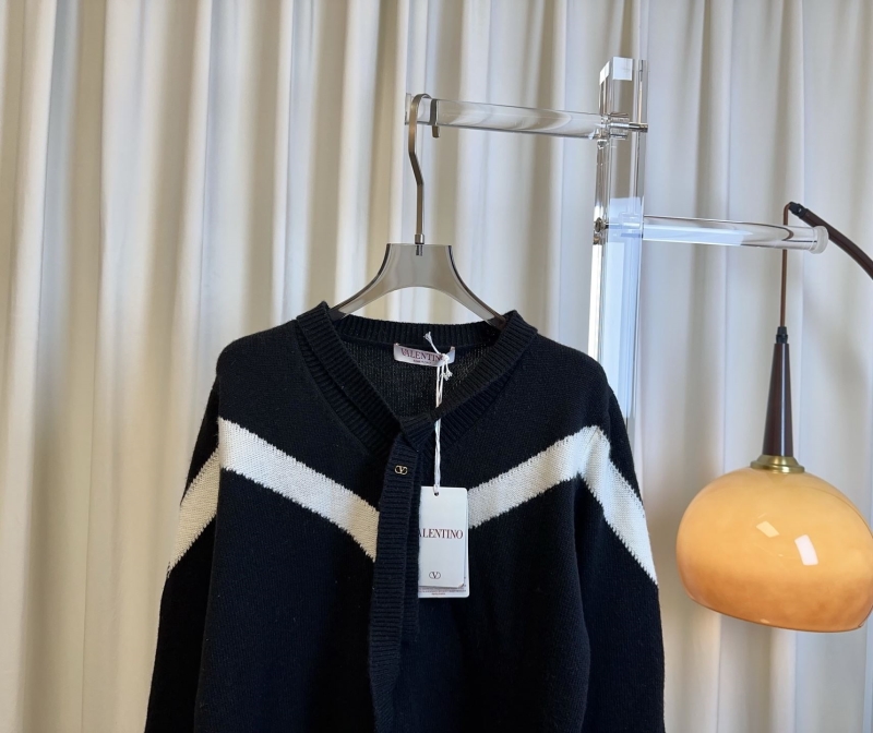 Va1e*ntin0 sweater